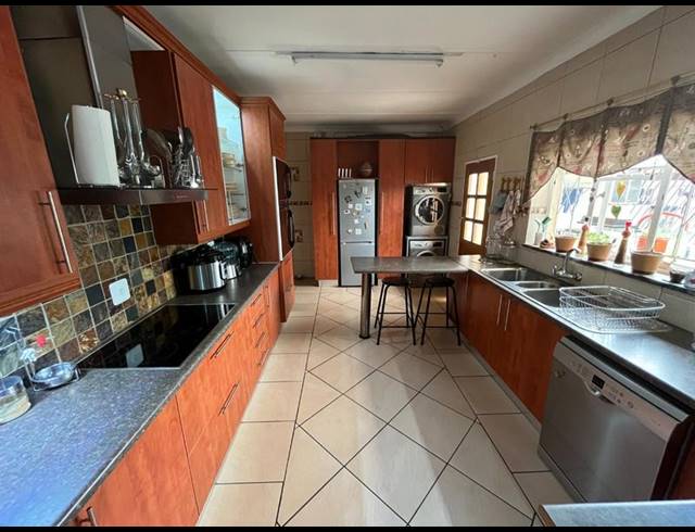 3 BEDROOM HOUSE FOR SALE IN GREENHILLS